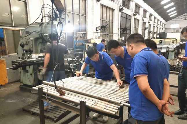 三亿体育-三亿体育·(中国)官方网站每周对各个工序进行质量监督检验的现场。