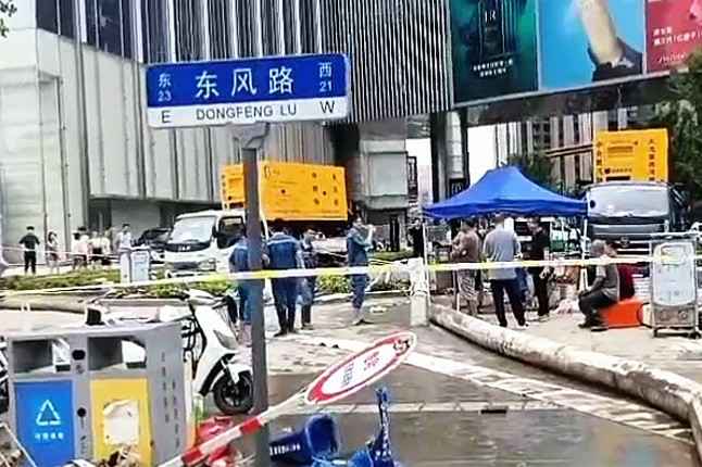 三亿体育-三亿体育·(中国)官方网站排涝突击队在排涝现场